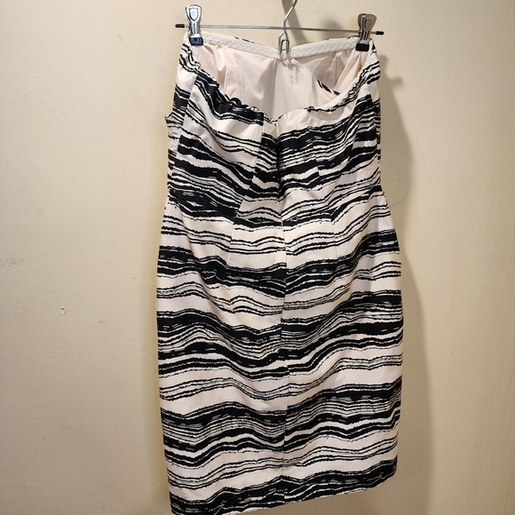 The Limited Black and Ivory Strapples Dress with Pockets size 6 - Picture 6 of 12